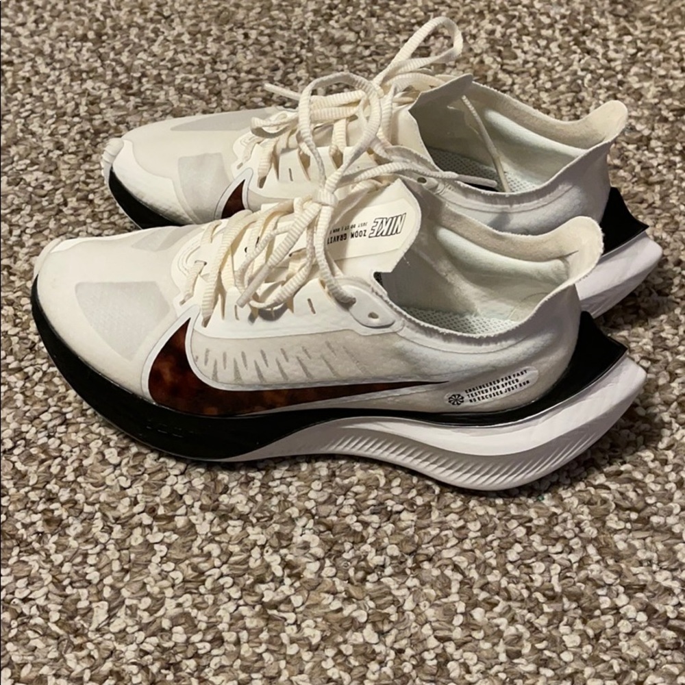 Nike zoom shoes white